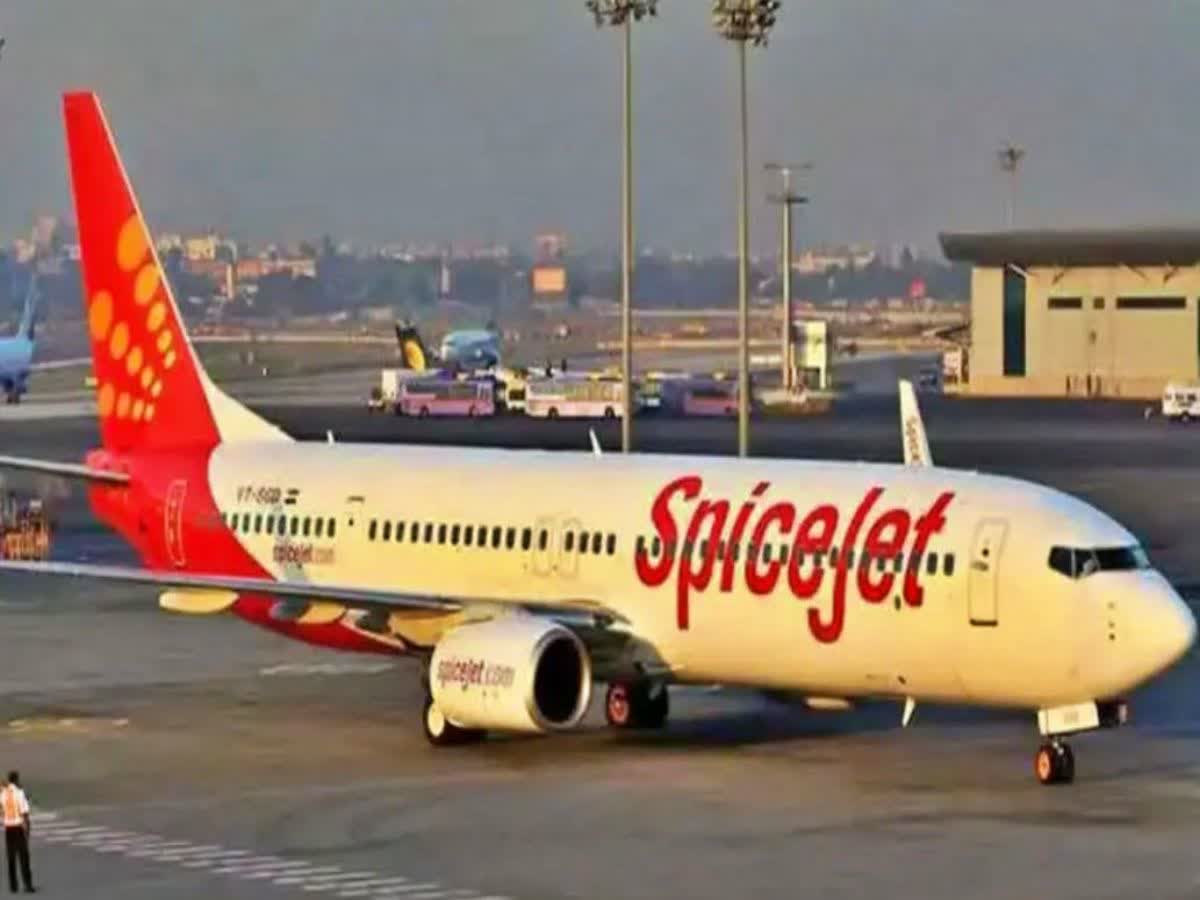 SpiceJet Flight Returns मुंबई कांडला स्पाइसजेट फ्लाइट में तकनीकी