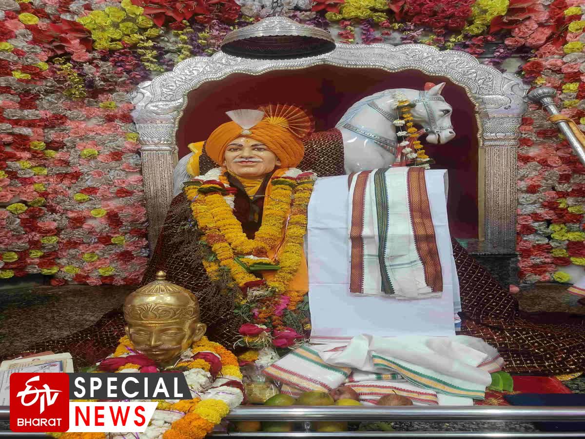 Bhojaji Maharaj Temple : नवसाला पावणारे भोजाजी महाराज, नवस फेडायला करतात पुरणपोळीचा प्रसाद, saint-shri-bhojaji-maharaj -ajansara-fulfilling-vows-of-devotees Bhojaji Maharaj Temple : नवसाला पावणारे भोजाजी महाराज, नवस फेडायला करतात पुरणपोळीचा प्रसाद, saint-shri-bhojaji-maharaj -ajansara-fulfilling-vows-of-devotees