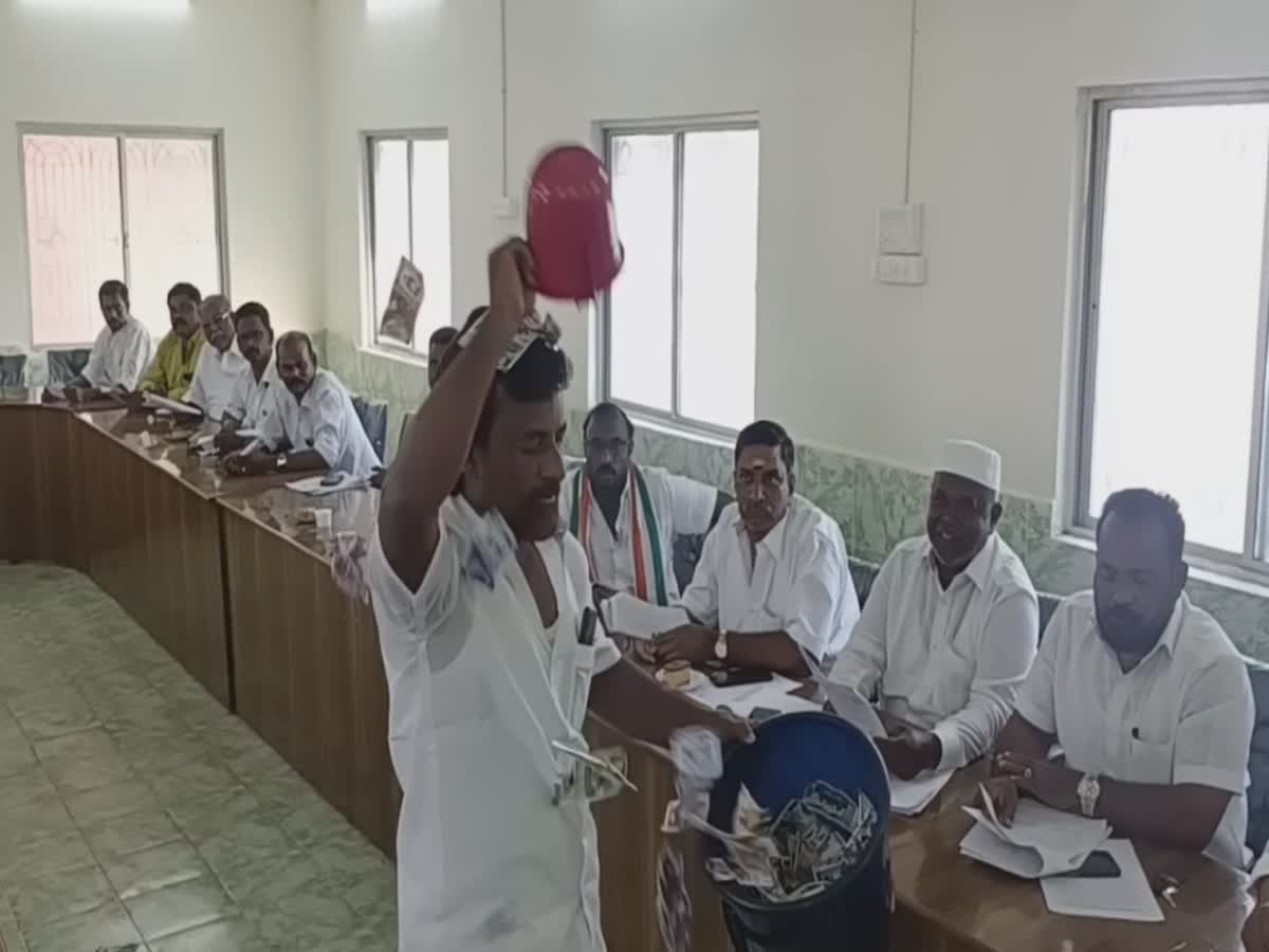 தென்காசியில் பணமழையில் குளித்த கவுன்சிலர்.. நடந்தது என்ன?, tenkasi-councilor-rasappa-take-money-bath