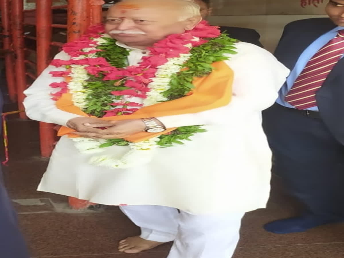 Uttar Pradesh: RSS Chief Mohan Bhagwat Offers Prayers At Vindhyavasini ...