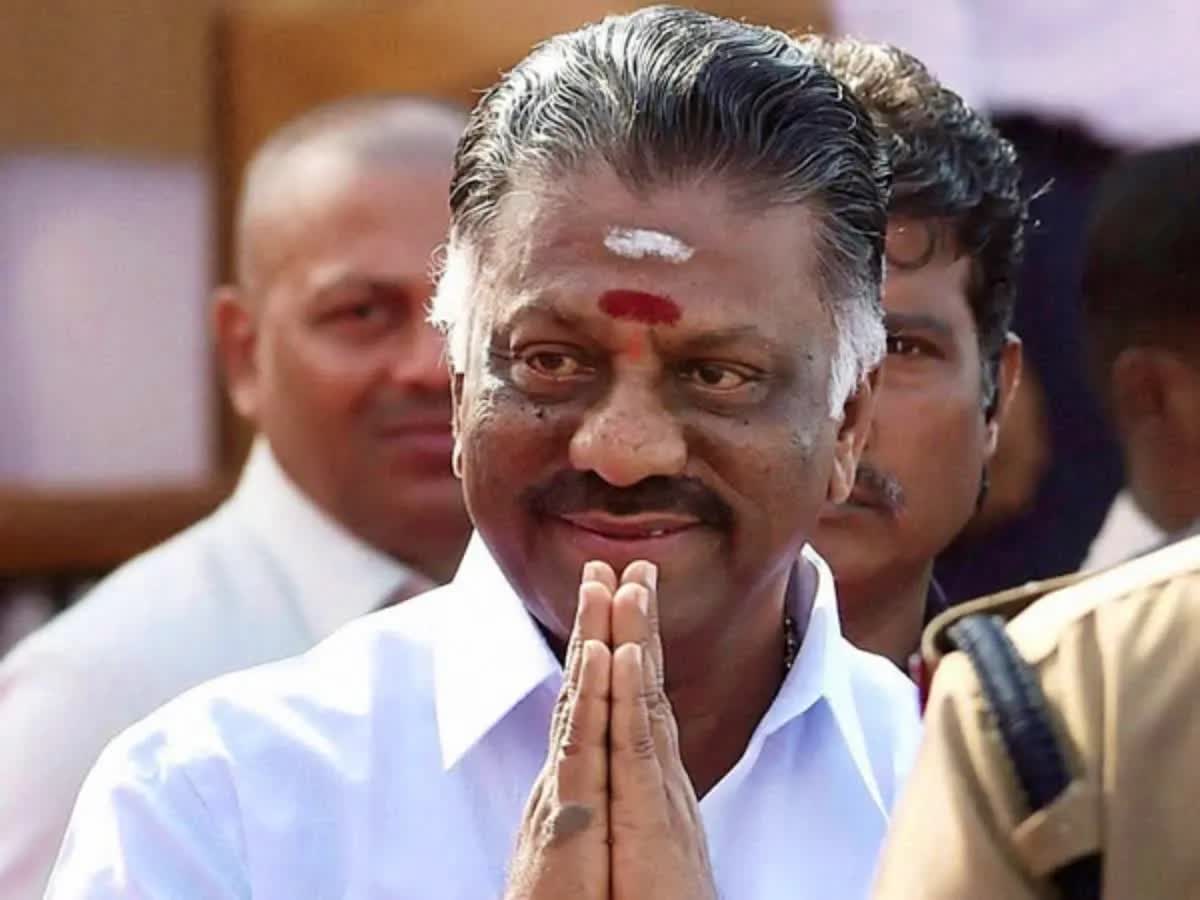 வருமான வரித்துறைக்கு எதிராக தாக்கல் செய்த வழக்கை திரும்ப பெற்றார் ஓபிஎஸ், o-panneerselvam-petition-withdrew-against-income-tax-department-notice-in-mhc