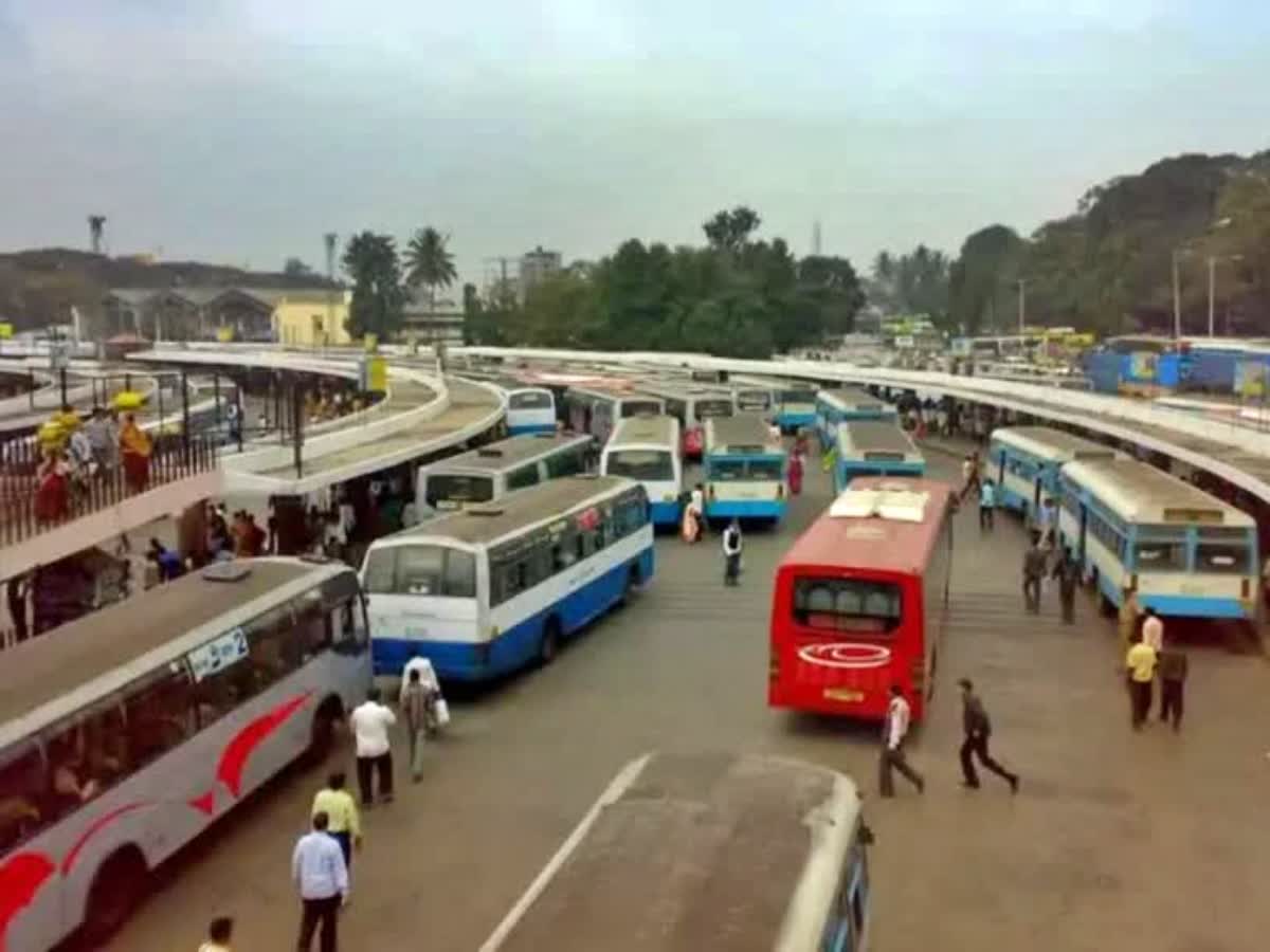 Delivery boys flee with iPhones and Apple watch in Bengaluru karnataka