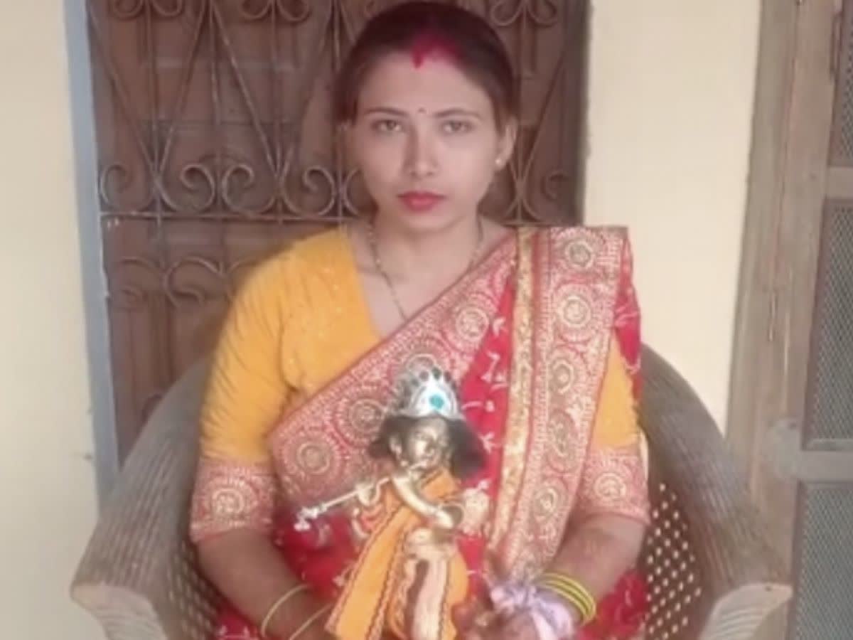 Married to idol of Shri Krishna : રક્ષા સોલંકી કાન્હાની દીવાની બની ...