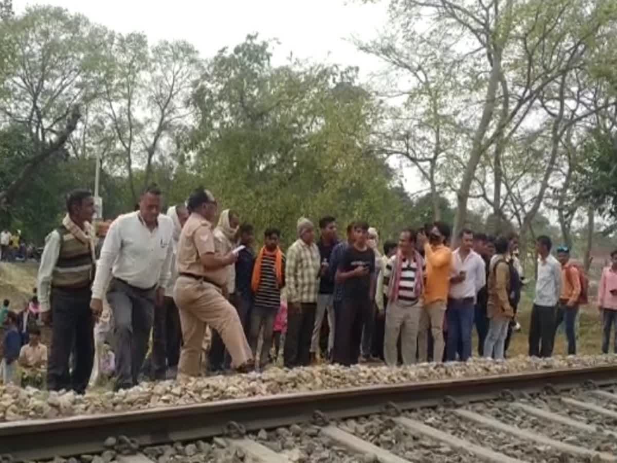 ट्रेन से कटकर पति पत्नी की दर्दनाक मौत, पुलिस जांच में जुटी, painful death  of husband and wife after being cut by train in farrukhabad