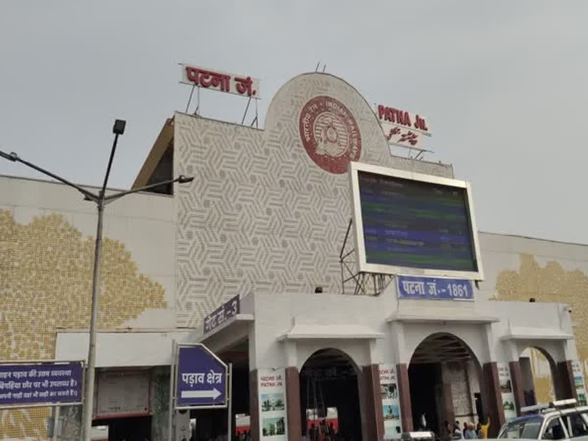 1200px x 900px - Porn video clip streamed on display screen at Patna railway junction; probe  underway, railway-officials-passengers-left-red-faced-as-porn-videos -streamed-on-display-screen-at-patna-junction-probe-underway