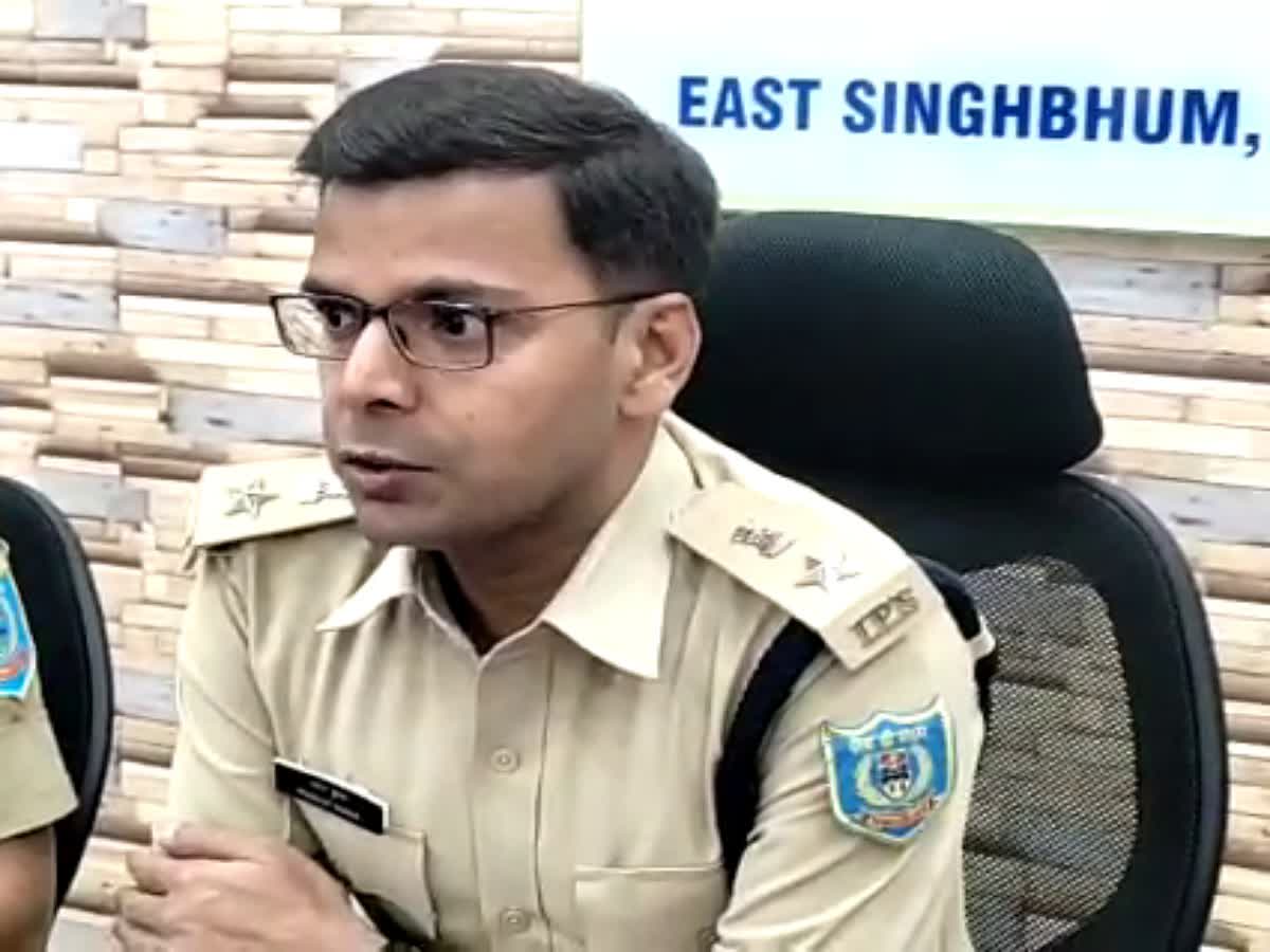 Jamshedpur पुलिस के हत्थे चढ़ा अंतरराज्यीय डकैत, मुख्य सरगना बड़कू सहित