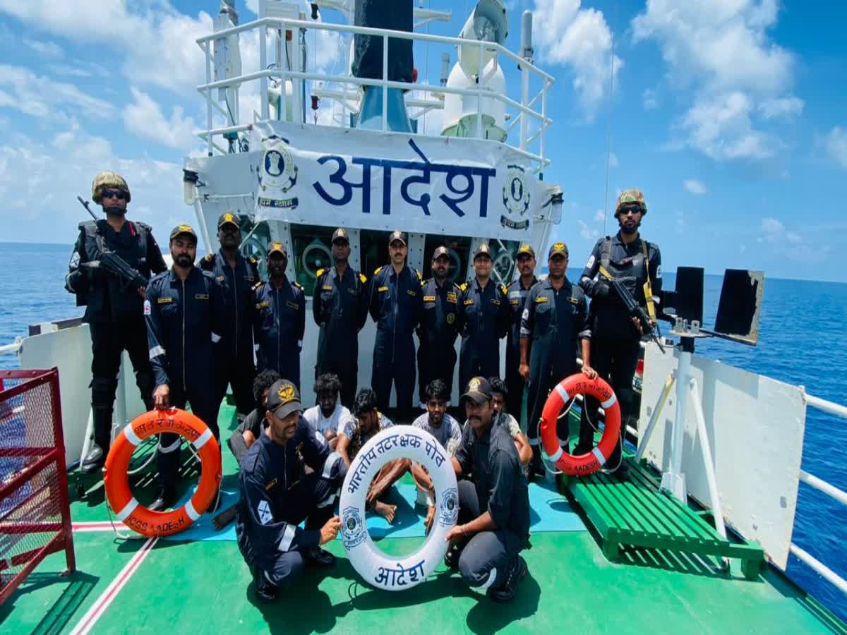 எல்லைத் தாண்டி மீன் பிடித்ததாக இலங்கை மீனவர்கள் கைது   கடலோர காவல்படை நடவடிக்கை!, sri lankan fishermen arrested for crossing the border