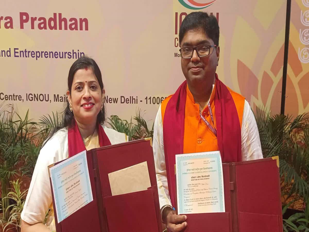 Can you share a picture of your convocation wearing the Indian ethnic attire?  - Quora