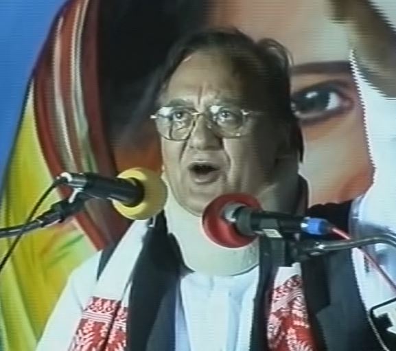 Sunil Dutt addressing the people