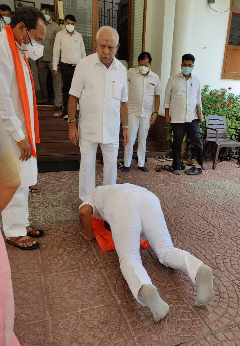 sharanu-salagar-who-received-blessing-of-cm-yeddyurappa