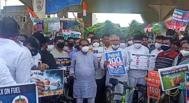 congres protest over fuel price