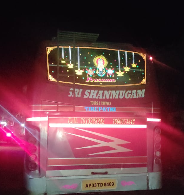 Andhra Pradesh bus caught in Lohardaga