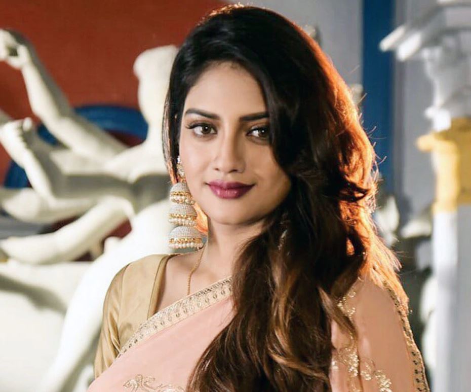 Nusrat Jahan baby bump picture on media with Srabanti Chatterjee and Tanusree Chakraborty