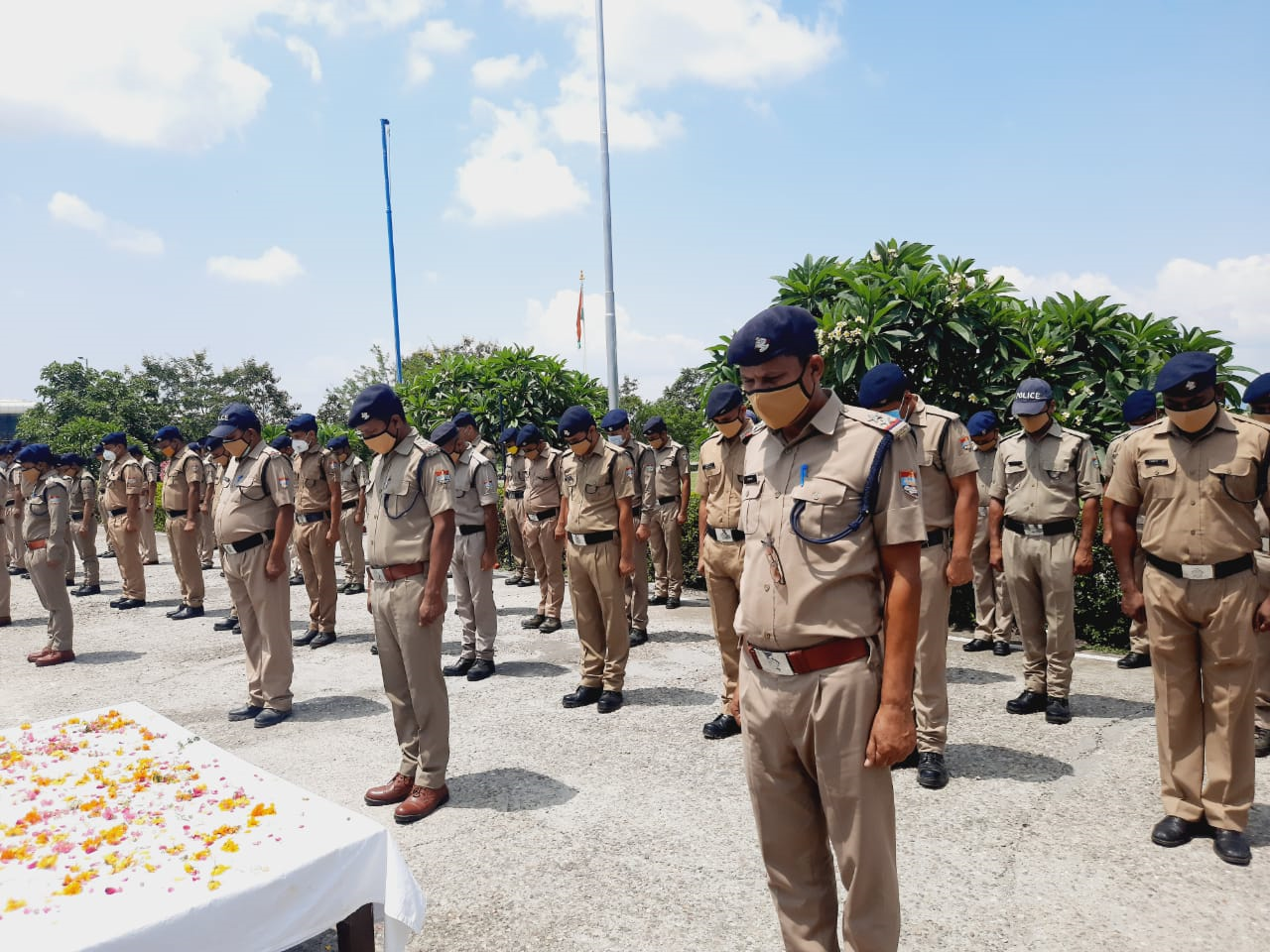 SDRF and policemen paid tribute