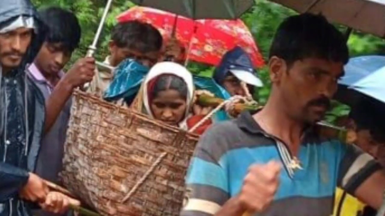 he pregnant woman had to be brought two kilometers in the bamboo doli