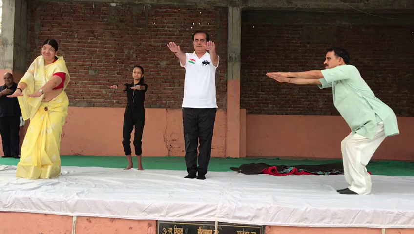 बीजेपी सांसद ने योगा कर दिया संदेश, BJP MP did yoga message