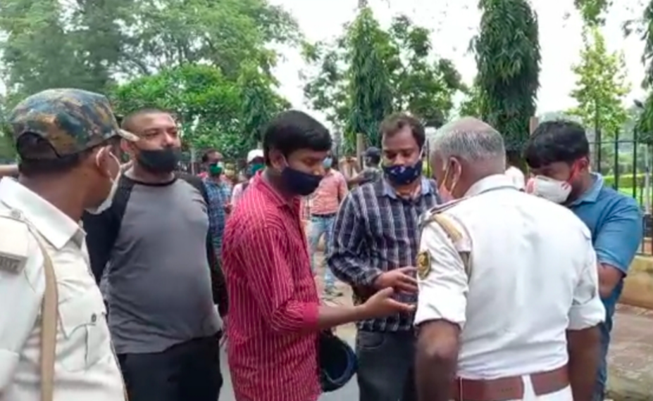 STET candidates protest at Patna Secretariat Gate