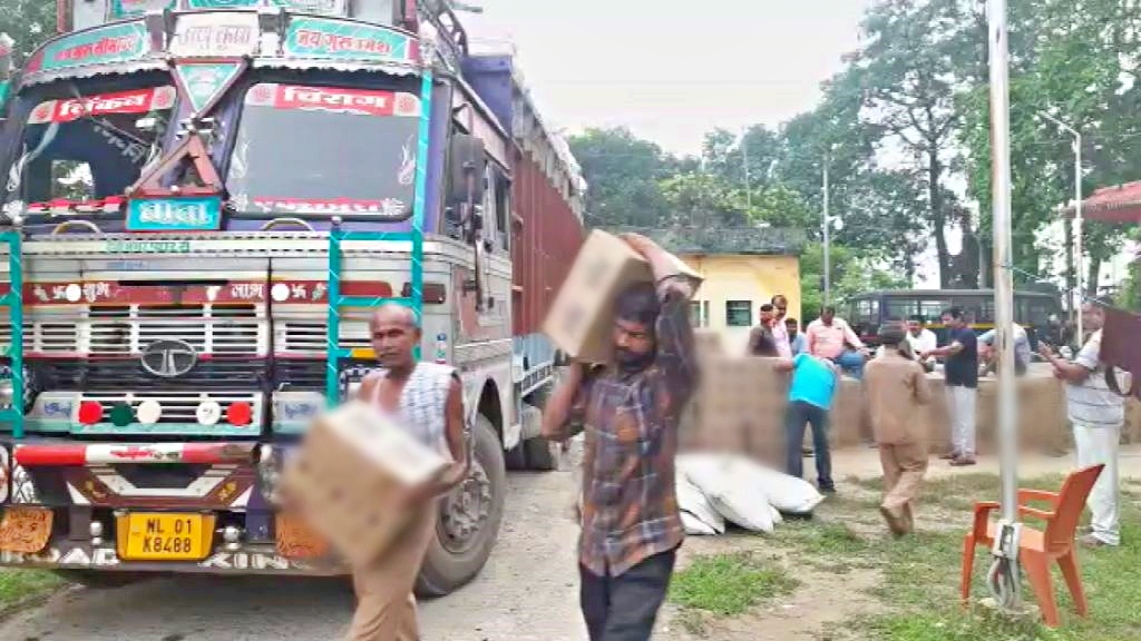 Excise department arrested truck driver with liquor in Vaishali