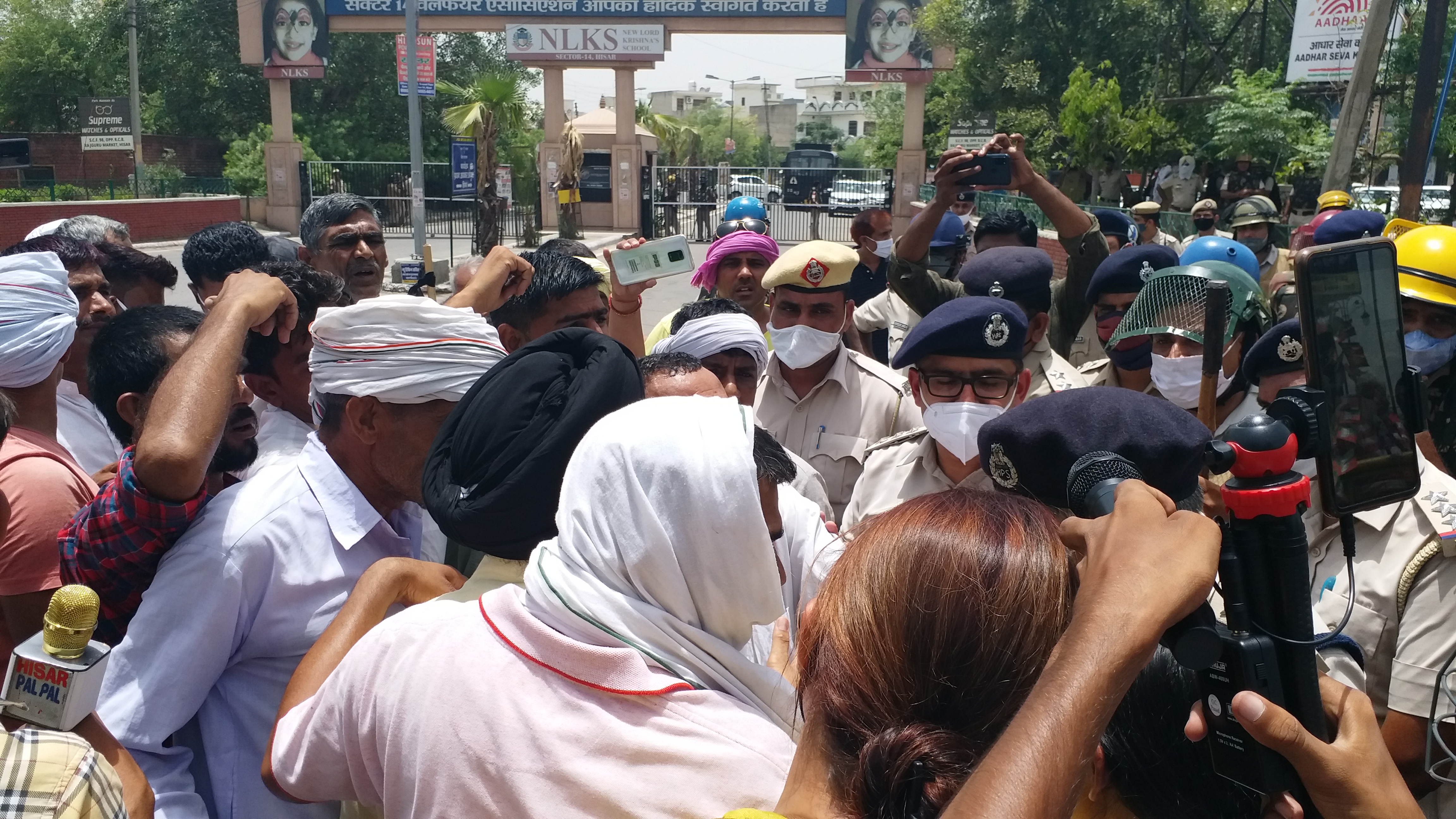 farmers-protest-against-bjp-meeting-in-hisar