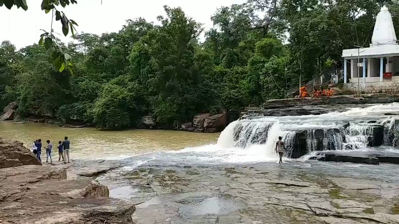 छत्तीसगढ़ में हुई बारिश के बाद झरनों में भी बढ़ा जलप्रवाह