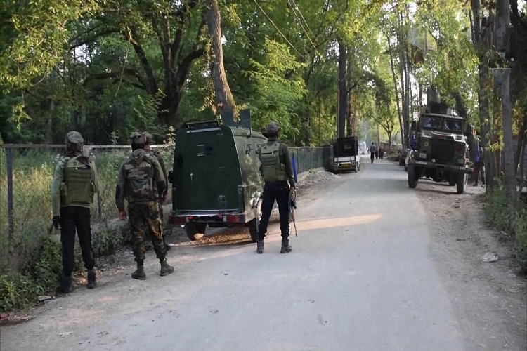 Terrorists shot dead former SPO and his wife in Pulwama