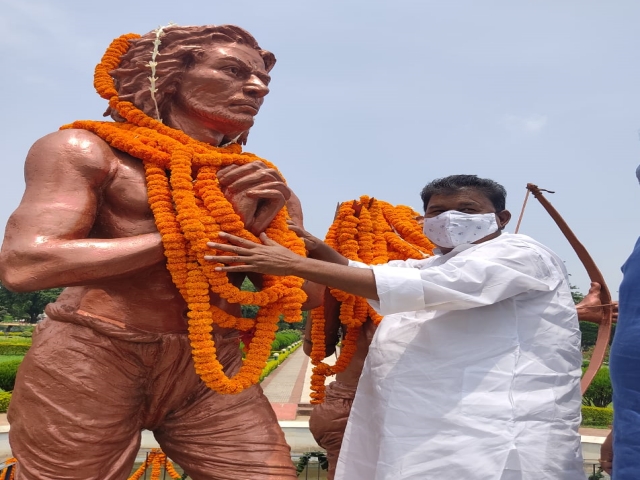 cm-hemant-soren-paid-tribute-on-hool-diwas