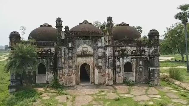 gaya: historical mosque in poor condition