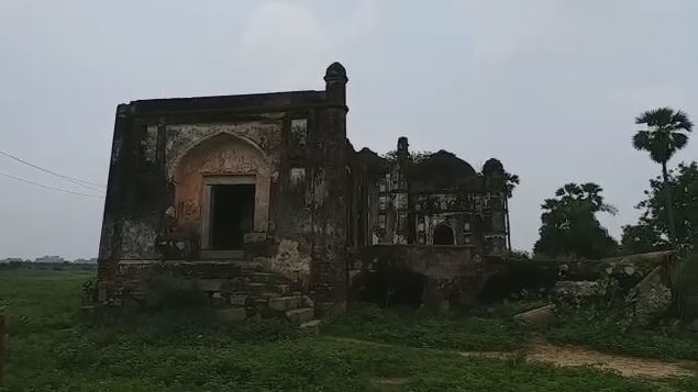 gaya: historical mosque in poor condition