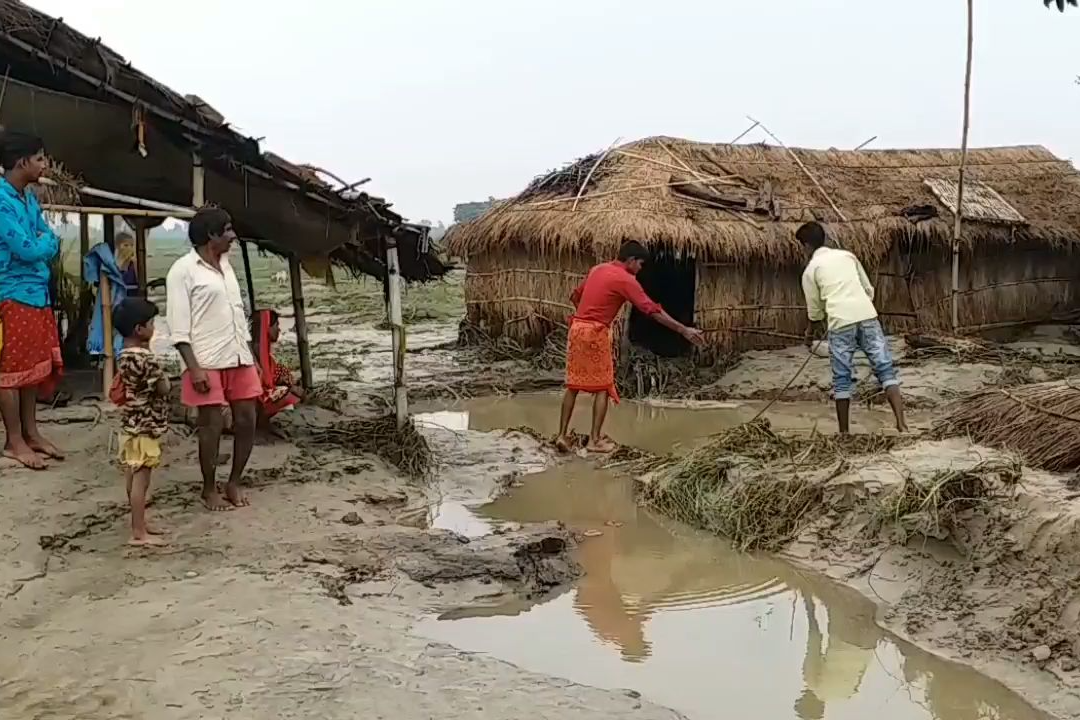 कई घरों में पंडई नदी का पानी घुसा