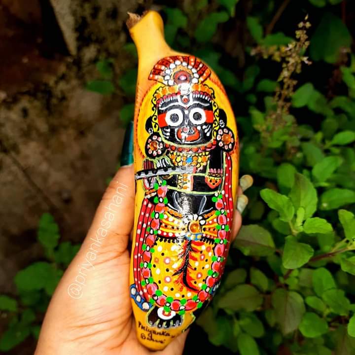 miniature artist from kendrapara, artist priyanka sahani, painting of lord jagannath, painting balabhadra and subhadra, painting of jagnnath in different objects, ଫୁଲରେ କାଳିଆକୁ ଆଙ୍କିଲେ ପ୍ରିୟଙ୍କା,  ଚିତ୍ରଶିଳ୍ପୀ ପ୍ରିୟଙ୍କା ସାହାଣୀ, ରଥଯାତ୍ରା, ରଙ୍ଗତୂଳୀରେ କାଳିଆ, ମହାପ୍ରଭୁ ଜଗନ୍ନାଥ, ସଫ୍ଟୱେୟାର ଡେଭଲପର, software developer