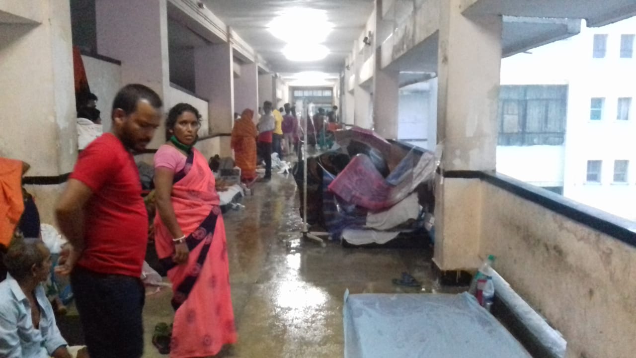 Attendants rescued patients in RIMS with help of umbrella