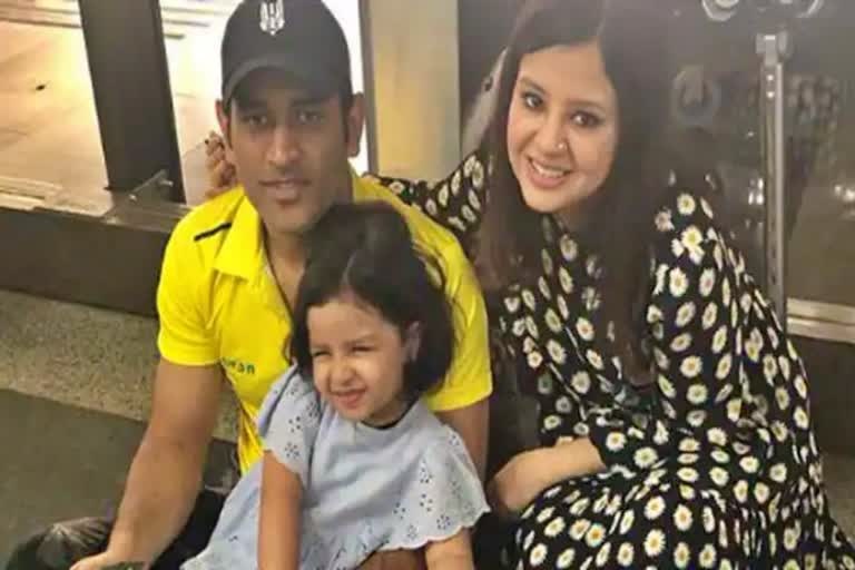 mahendra singh dhoni celebrating 40th birthday  40वां जन्मदिन मना रहे महेंद्र सिंह धोनी  mahendra singh dhoni  महेंद्र सिंह धोनी  महेंद्र सिंह धोनी की पूरी कहानी  Full Story of Mahendra Singh Dhoni  life of mahendra singh dhoni  Sports News  धोनी का जन्मदिन