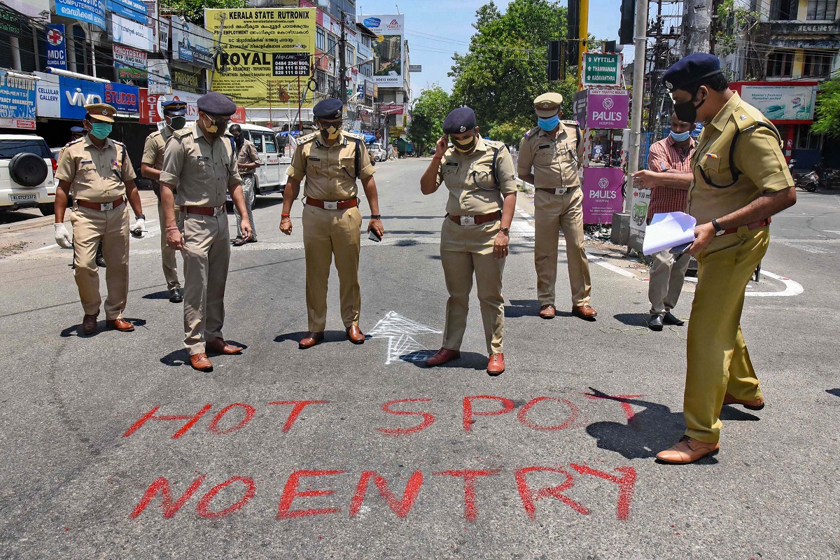 ഇന്നത്തെ പ്രധാന വാർത്തകൾ  വാർത്തകൾ  പ്രധാന വാർത്തകൾ  News Today  മഹേന്ദ്ര സിങ് ധോണി  ലോക്ക് ഡൗണ്‍  മോദി മന്ത്രിസഭ  കരിപ്പൂർ സ്വർണക്കടത്ത്  ശക്തമായ മഴ  ഐ.എസ്.ആർ.ഒ  കെ.എസ്.ആർ.ടി.സി  യൂറോ കപ്പ്  KSRTC  ISRO  DHONI