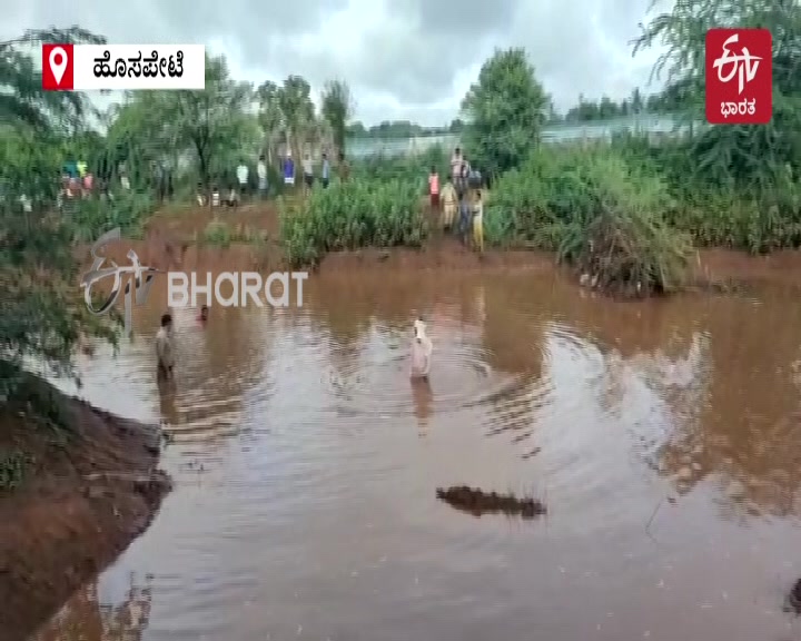 A couple washed away from lake water at Hospet