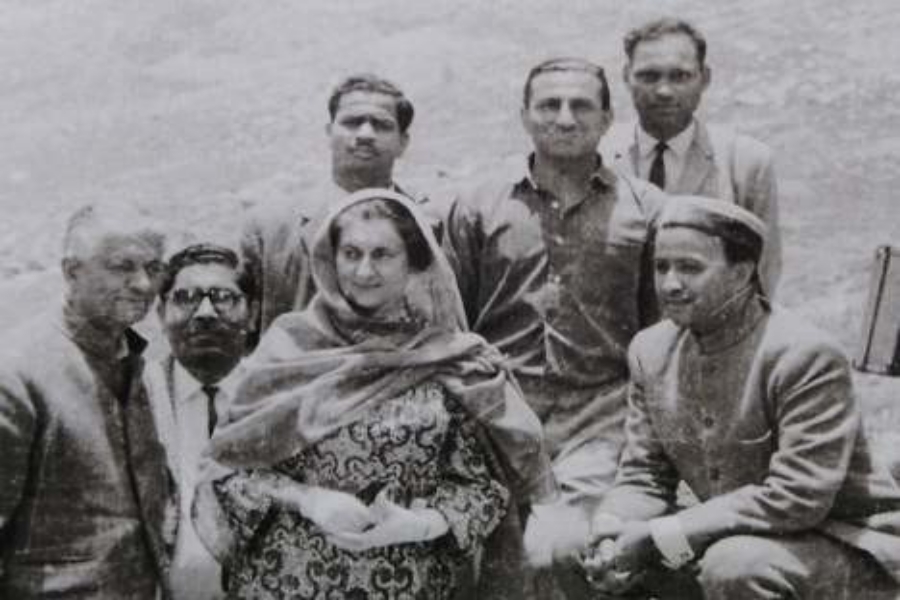 इंदिरा गांधी के साथ वीरभद्र सिंह