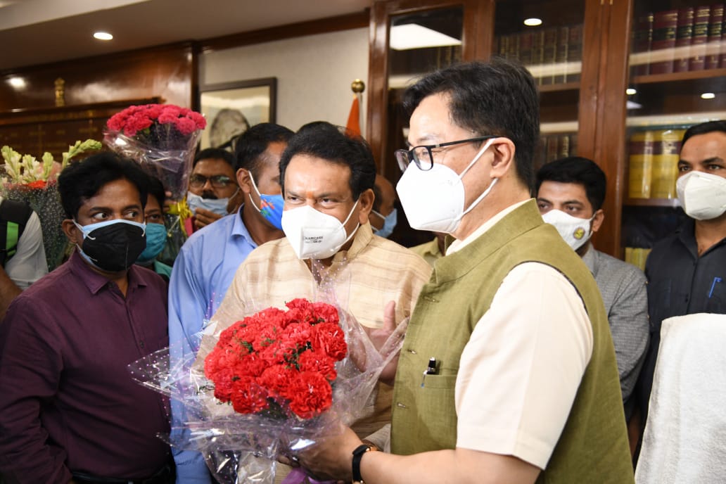 Kiren Rijiju takes charge as Minister of Law & Justice