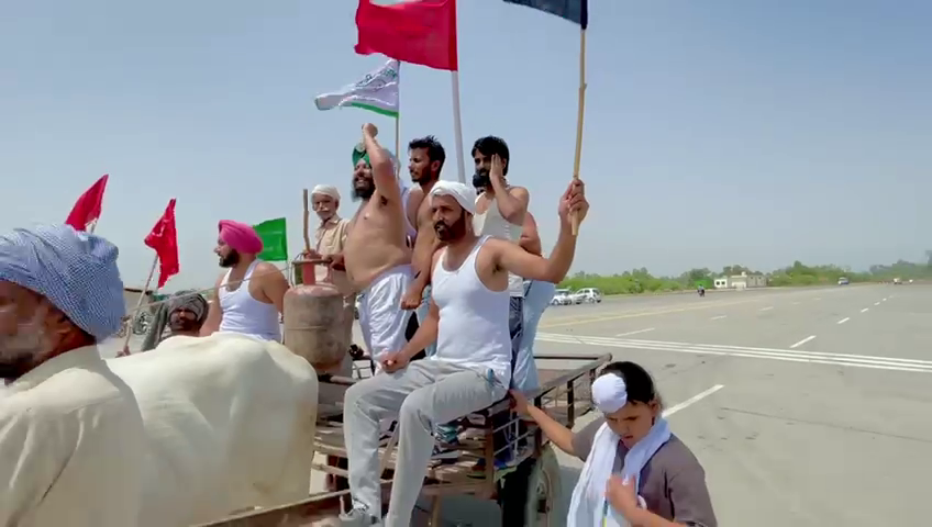 Sirsa Farmers semi-naked protest