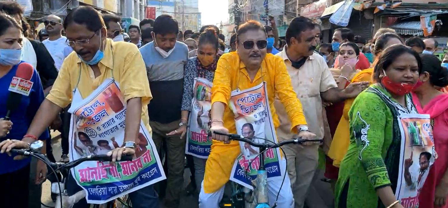 Madan Mitra on cart to protest petrol diesel price hike