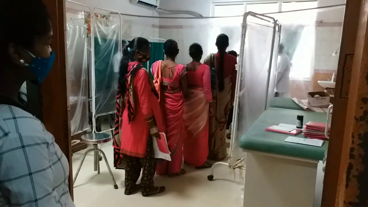 pregnant-women-facing-problems-during-health-checkup-in-ranchi-sadar-hospital