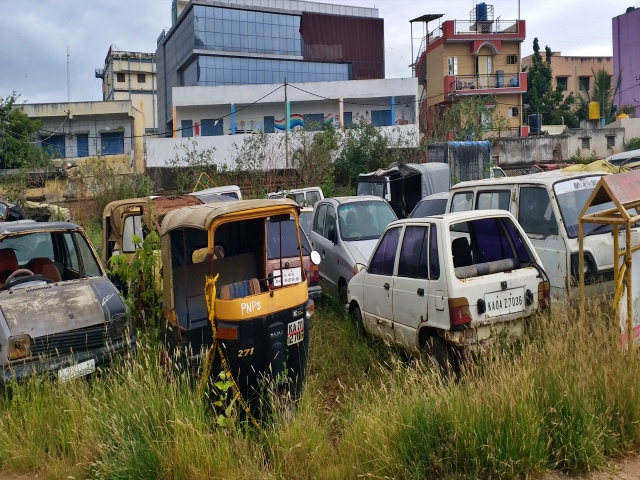 38 Thousands of vehicles get rust in Bangalore Police Stations