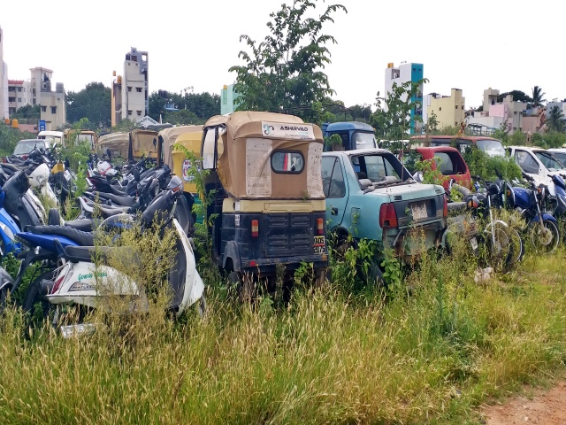 38 Thousands of vehicles get rust in Bangalore Police Stations