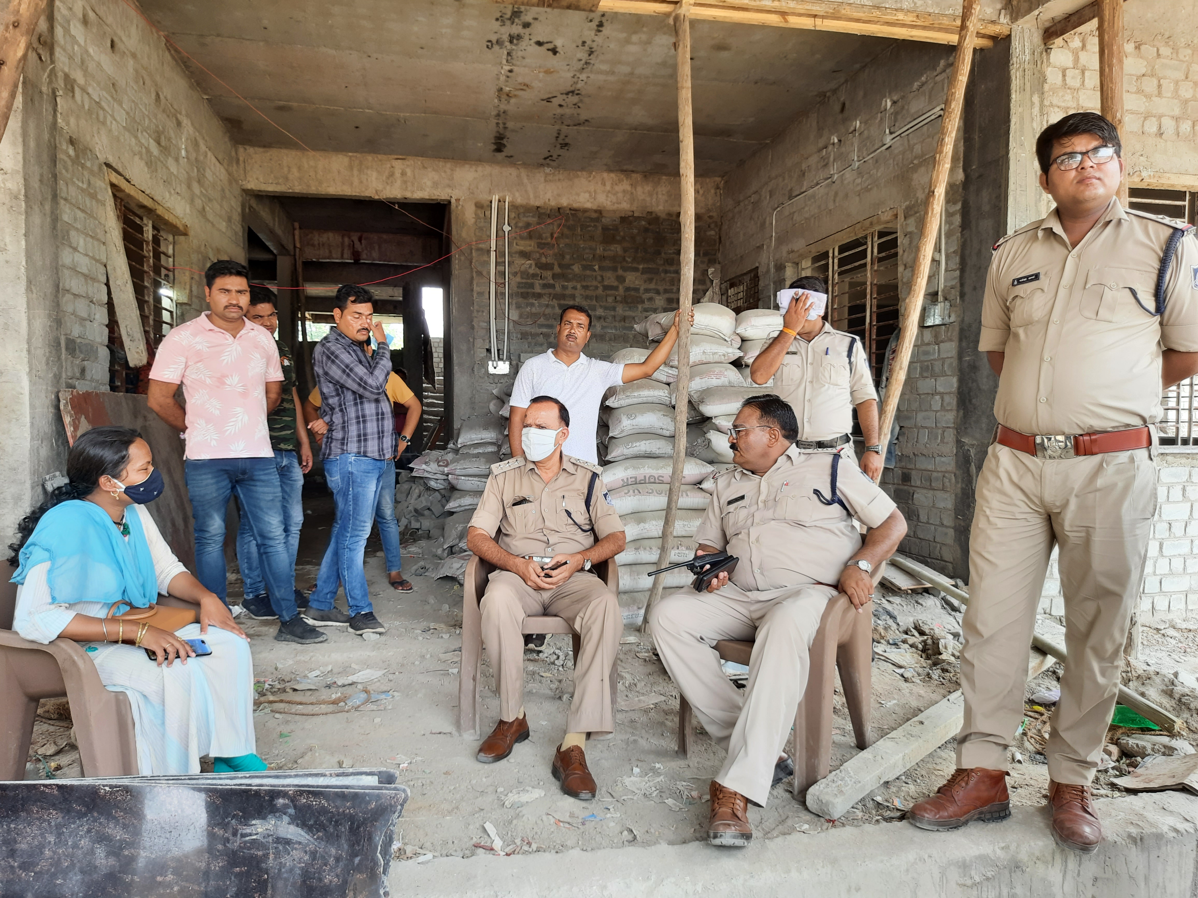 Illegal sand theft seized from the police station