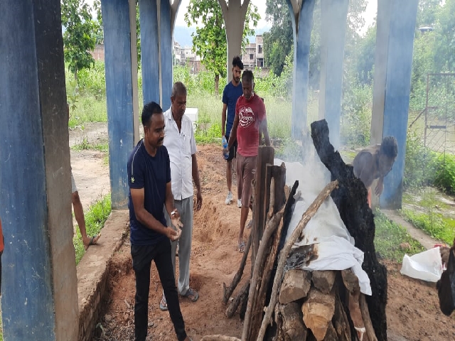 Hindu and muslim boys cremated helpless old man in latehar