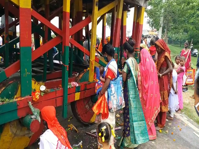 women offer maur every year during jagannath yatra in ranchi