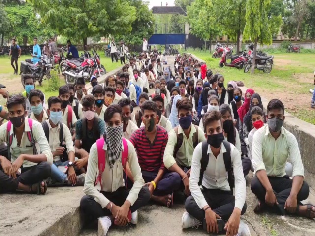 student protest demanding 12th class practical exam in dhanbad