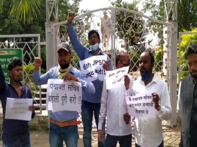 protest over panchayat secretary appointment matter in ranchi