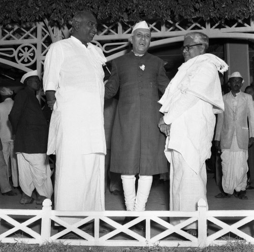 kamarajar memorial day, king maker kamarajar, கிங் மேக்கர் காமராஜர், கல்வி கண் திறந்த காமராஜர், பெருந்தலைவர் காமராஜர், kamarajar, காமராஜர், காமராஜர் நினைவு நாள்