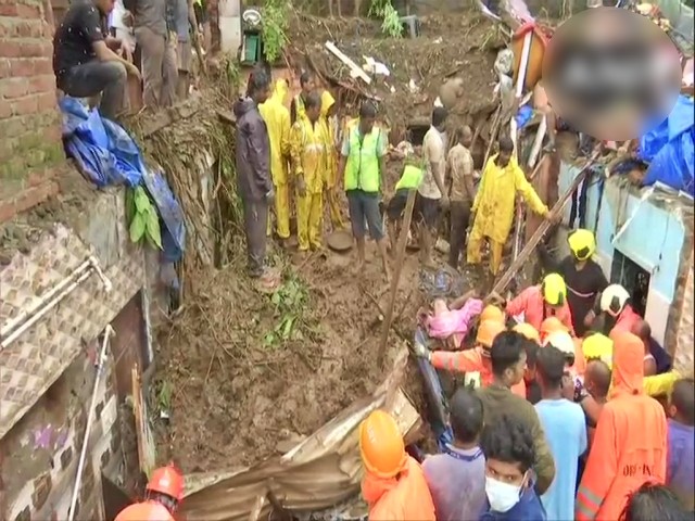 11 people killed after a wall collapse in Mumbai