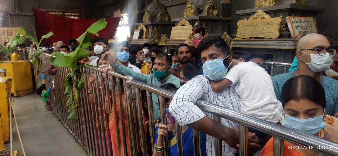 rush-at-yadadri-lakshmi-narasimha-swamy-temple