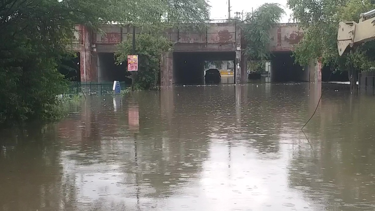 Rains lash Delhi, Mumbai